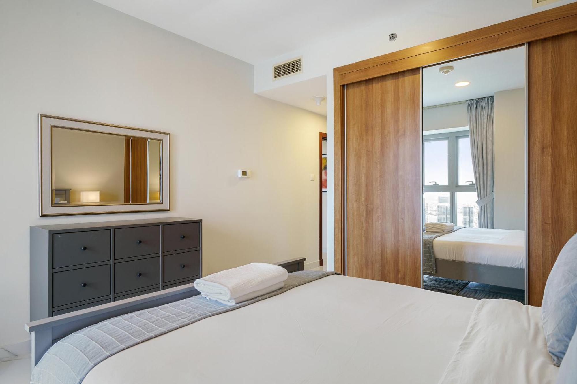 Apartment Sky Haven In 45th Floor 2br With Harbour Views Dubai