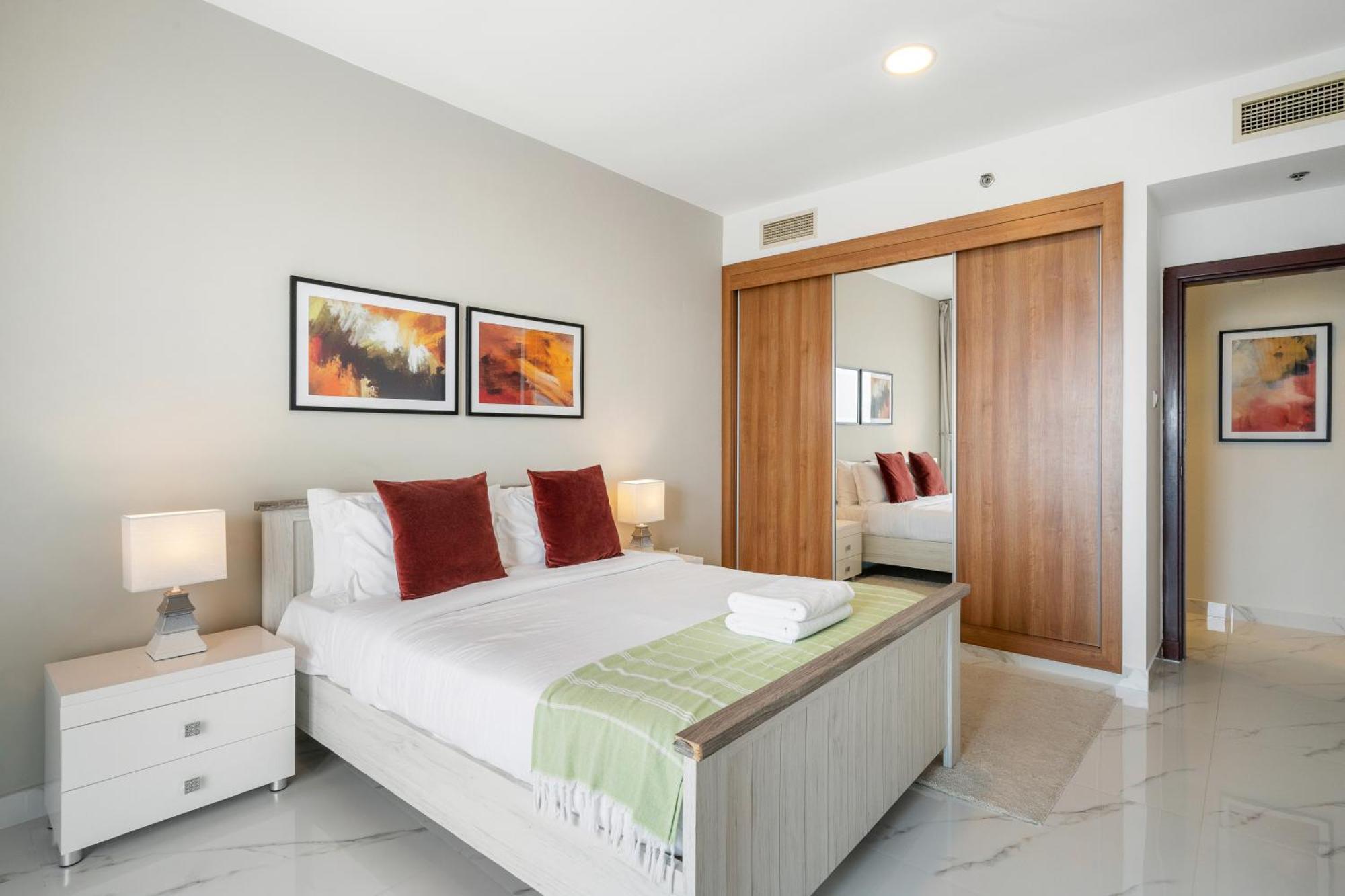 Sky Haven In 45th Floor 2br With Harbour Views * Dubai