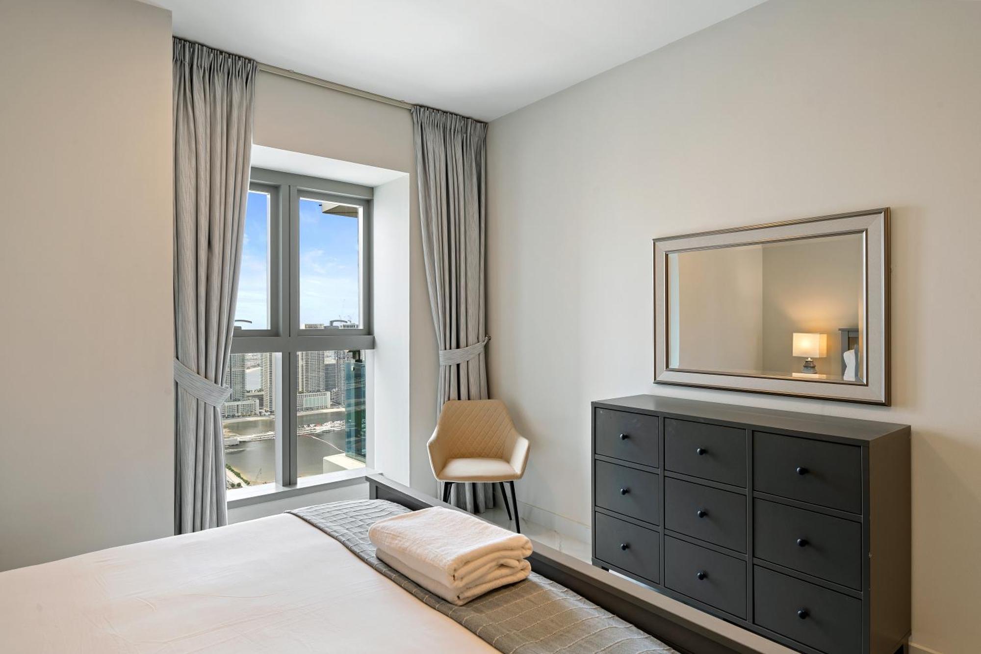 Sky Haven In 45th Floor 2br With Harbour Views Apartment